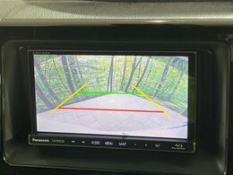 【バックカメラ】駐車時に後方がリアルタイム映像で確認できます。大型商業施設や立体駐車場での駐車時や、夜間のバック時に大活躍！運転スキルに関わらず、今や必須となった装備のひとつです！