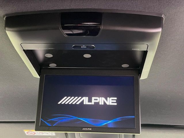 【フリップダウンモニター】大画面モニターで後席でもエンタメをお楽しみいただけます。小さなお子様にも大人気の装備です♪