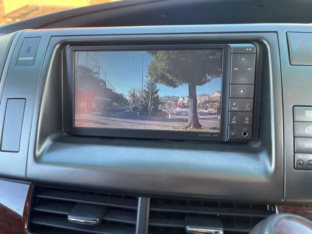カーナビ/フルセグテレビ付き　バックカメラ　DVD再生可　走行中でも映ります。
