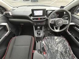 こちらインパネ全体の写真になります。納車はおおむね2週間程度（必要書類の状況により）で行っております。人気の車両になりますので、お早目のご検討をおすすめします。当店自慢の一台です！