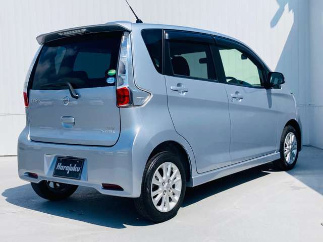 全車内外装クリーニング済み★気になる内装もピカピカです♪当社自慢のキレイさを、ぜひご覧ください。さらには、納車前にも清掃を行い、ボディーには撥水コーティングを施工してのお渡しです【ゴールドパック】