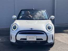 フロントマスクはどこからみてもMINIとわかるスタイルです