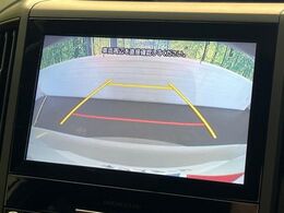 【バックカメラ】駐車時に後方がリアルタイム映像で確認できます。大型商業施設や立体駐車場での駐車時や、夜間のバック時に大活躍！運転スキルに関わらず、今や必須となった装備のひとつです！