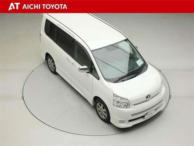 両側パワースライドドア付きだから、狭い駐車スペースなどでの乗り降りラクラク♪小さなお子さまのいるご家庭には嬉しい装備です。