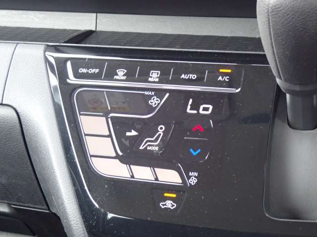 フルオートエアコンで車内はいつも快適です♪
