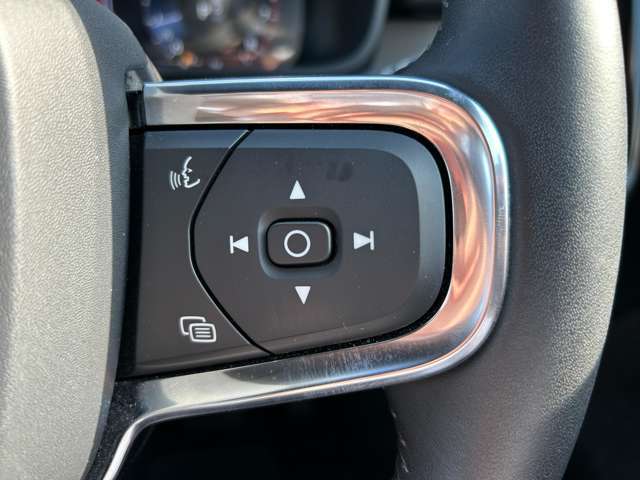 LIBERALAでは多種多様の車種をご用意させて頂いております。お客様がご納得いくまで、そのお車の持つ特性を五感すべてで感じ取っていただける場をご提供致します