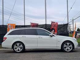 キーレスゴー　純正ナビ　フルセグTV　Bluetoothオーディオ　バックカメラ　ハーフレザーシート　クルーズコントロール　純正17インチアルミホイール　HIDヘッドライト　ルーフレール　MTモード付