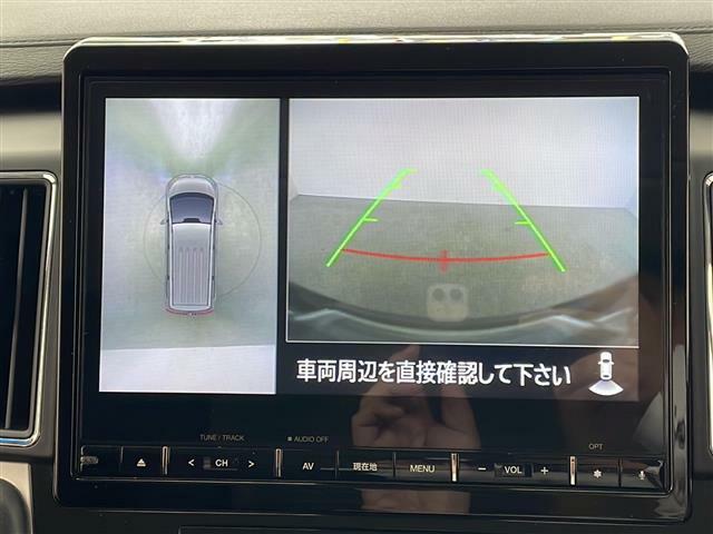 【マルチアラウンドモニター】まるでクルマを真上から見下ろしたかのような視点で駐車をサポートします！クルマの斜め後ろや真横など、前後左右の4つのカメラの映像が合成されて、モニターに映し出されます。