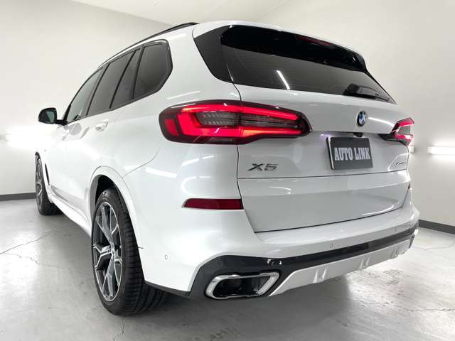 BMW　X5　35d　Mスポーツ　ミネラルホワイト・サンルーフ・ソフトクローズドア・アクティブステアリング・エアサス・ディスプレイキー・コンフォートプラスパッケージ・クラフテッドガラスフィニッシュ