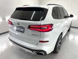 BMW　X5　35d　Mスポーツ　ミネラルホワイト・サンルーフ・ソフトクローズドア・アクティブステアリング・エアサス・ディスプレイキー・コンフォートプラスパッケージ・クラフテッドガラスフィニッシュ