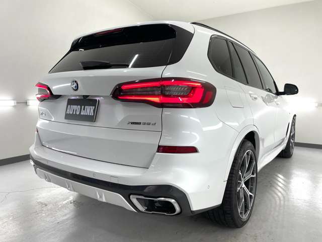 BMW　X5　35d　Mスポーツ　ミネラルホワイト・サンルーフ・ソフトクローズドア・アクティブステアリング・エアサス・ディスプレイキー・コンフォートプラスパッケージ・クラフテッドガラスフィニッシュ