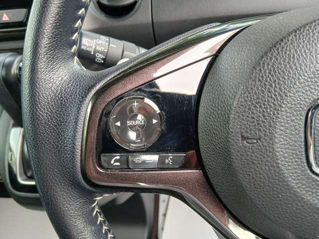 運転中でも安心です。ハンドル握ったまま、ラクラクチャンネル＆ボリューム操作！！