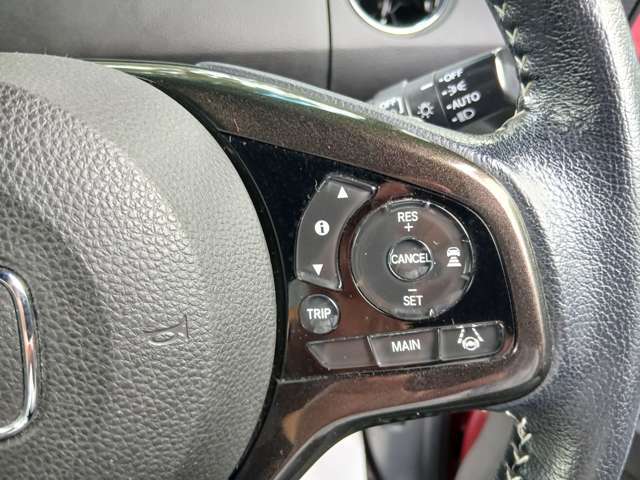 高速道路での長距離運転が楽々！！車間距離を認識して自動で加減速もしてくれます。アダプティブクルーズコントロール付き！！