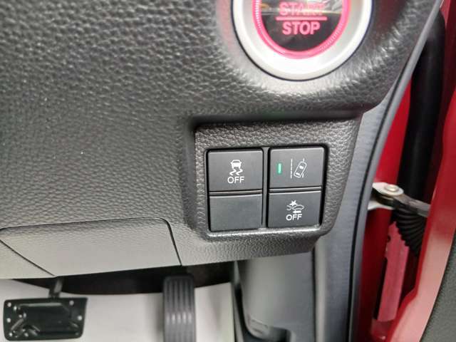 まさかのときに助けられるかもしれません。ブレーキ踏み間違い防止機能に衝突軽減ブレーキなど、支援機能が搭載されているお車です！！