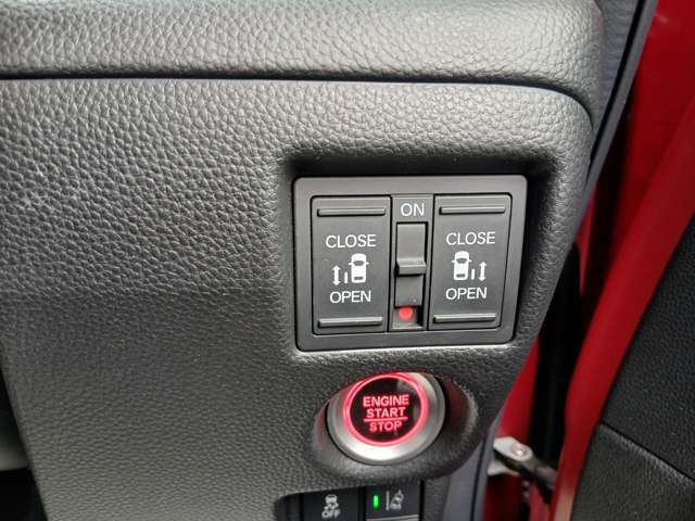 狭い場所でも、お子様が乗り降りする場合でも心配無用！！スライドドアだと風の強い日でも安心です♪