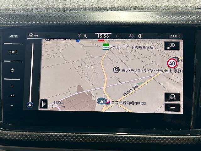 【純正メモリナビ】FM・AMラジオやブルートゥース接続など多彩な機能を併せ持っており、インパネ周りがすっきりしてますね！