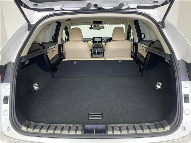 【シートアレンジ】乗せる人数、荷物によってシートをアレンジすれば、ダンボールなどの大きい荷物や、釣り具などの長尺物も載せられそうですね！