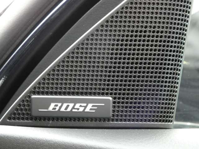 BOSEサラウンドシステム：車内のどの席も特等席に。臨場感あふれるサウンドを車内で楽しめます。