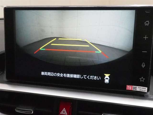 バックガイドモニターで、後方を確認しながら安心して駐車することができます。運転初心者も熟練者も必須の機能ですよ！