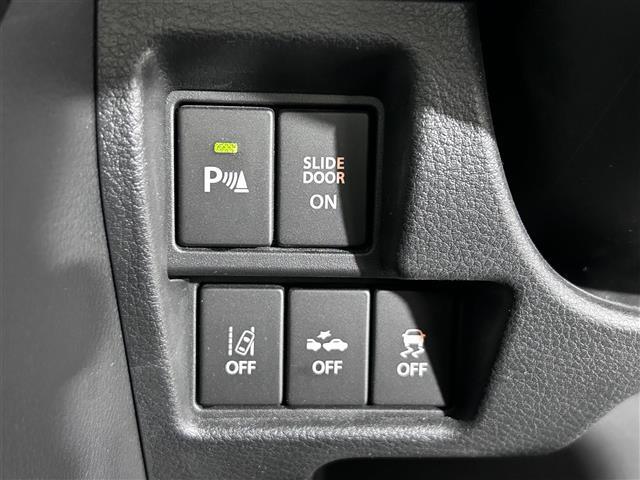 【衝突軽減ブレーキ（衝突軽減装置）】運転中に他のクルマとの衝突の危険をシステムが検知したとき、ブザーやブレーキが作動し、衝突被害軽減をサポートします！機能には限界があるためご注意ください。