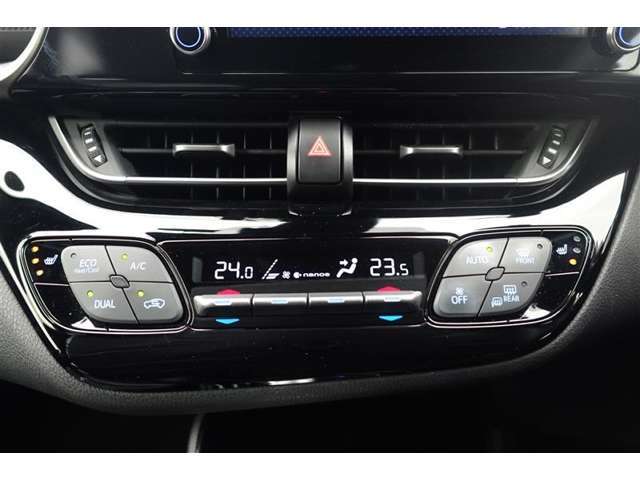 ★エアコンはオートタイプが装着済みです！オートモードにしておけば、車内温度を設定するだけで風の料や吹き出し口の切り替えを機械が行ってくれます！一年中快適な環境を作れますよ♪