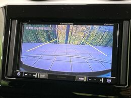 【バックカメラ】駐車時に後方がリアルタイム映像で確認できます。大型商業施設や立体駐車場での駐車時や、夜間のバック時に大活躍！運転スキルに関わらず、今や必須となった装備のひとつです！