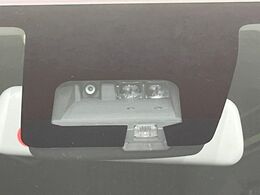 【スズキ　セーフティサポート】走行中に前方の車両等を認識し、衝突しそうな時は警報とブレーキで衝突回避と被害軽減をアシスト。より安全にドライブをお楽しみいただけます。