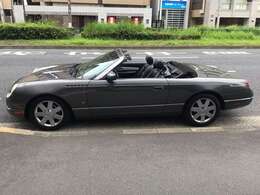 サンダーバードのサイズは日本の駐車場でも困らない丁度いいサイズです！試乗・現車確認は東京本店にて承っております！03-5607-3344