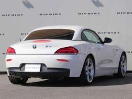 Mエアロダイナミクスパッケージ、18インチスタースポーク325Mが装着されたダイナミックなエクステリア