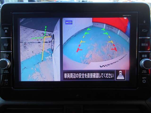 サイドブラインドモニターも付いてます♪狭い道のすれ違いなどモニターで確認出来るので安全です♪