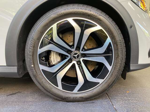 時間や距離的な都合で実車をご覧になれないお客様、ご安心下さい。私共がお客様の目の代わりとなって、お車を確認させて頂きます。詳細の写真を撮影しメール等でお送りさせて頂きます。お気軽にお申し付け下さい。