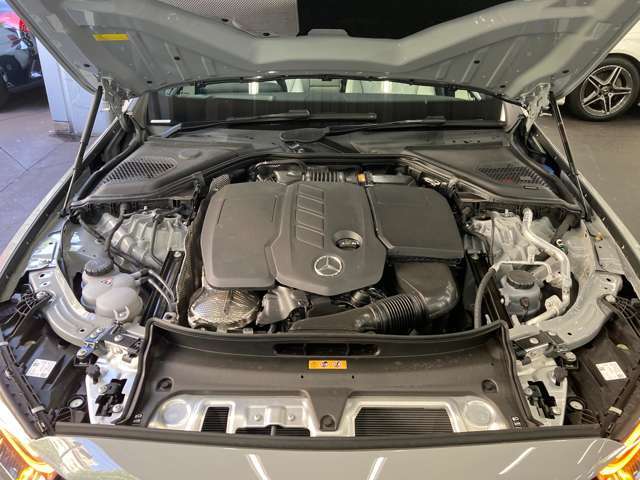「認定中古車」は納車前整備がポイントです。メルセデス・ベンツの定める厳しい基準をクリアしたお車のみご案内させて頂きます。納車前整備はメーカー規定に基づき自社工場で入念に行なわれます。