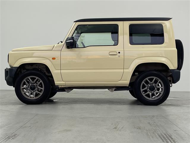 【左】当社基準による調査の結果、修復歴車と判断された車両は一部店舗を除き、販売を行なっておりません。万一、納車時に修復歴があった場合にはご契約の解除等に応じます。