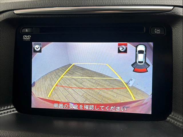 バックカメラ搭載。駐車時も安心です。