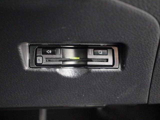 料金所もスムーズに通過、もちろん料金もリーズナブルに利用できるETC車載器を装備しています。