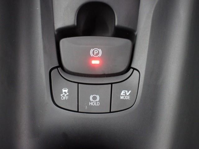 電動パーキングブレーキとブレーキホールドを装備しています。