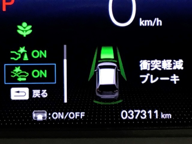 ホンダが推し進める総合先進安全装備のセンシング搭載！　衝突や斜線はみだしなどの危険が予測される時、センサーが警告。ヒューマンエラーを高度先進技術が補完してくれます。