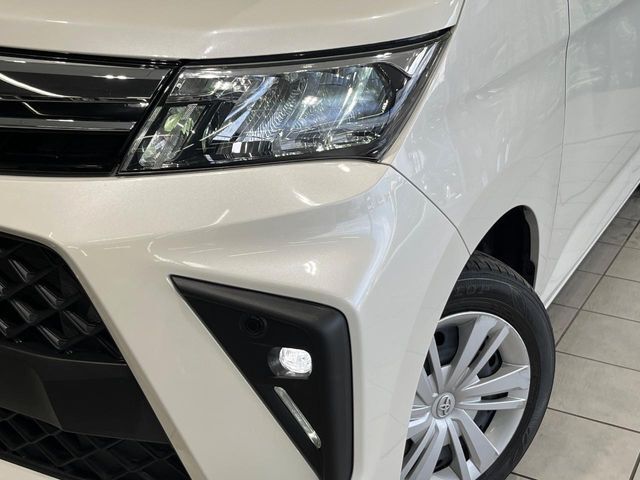 【LEDヘッドライト】悪天候や夜間走行時も良好な視界を確保し安心して運転できる高輝度LEDヘッドライトを装備！点灯速度が早く、消費電力も抑えられています。