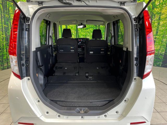 普段のお買い物や通勤、送迎等に十分な荷室スペースを確保しております。セカンドシートを倒すと、大きな荷物の積載も可能です♪