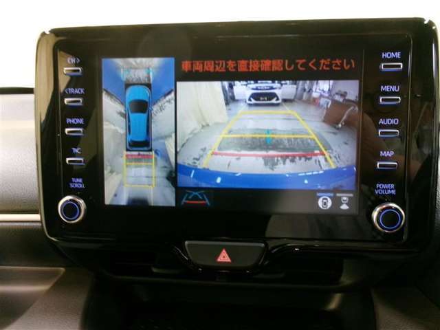 バックモニター付。車両後方の映像をナビ画面に表示し、駐車などの後退操作をサポートします。