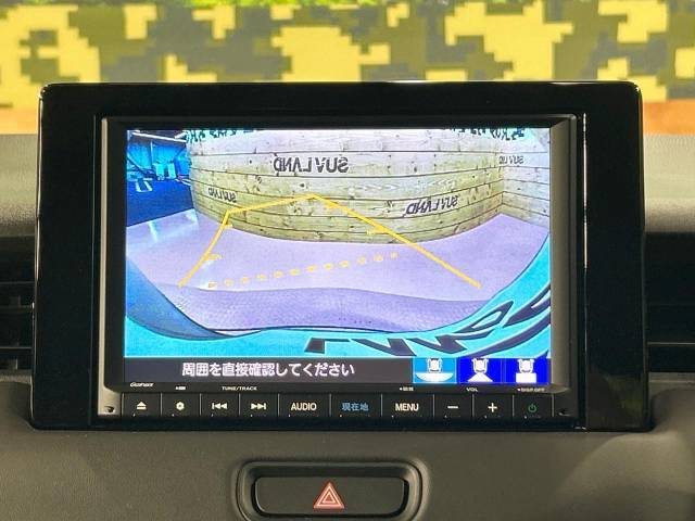 【バックカメラ】駐車時に後方がリアルタイム映像で確認できます。大型商業施設や立体駐車場での駐車時や、夜間のバック時に大活躍！運転スキルに関わらず、今や必須となった装備のひとつです！