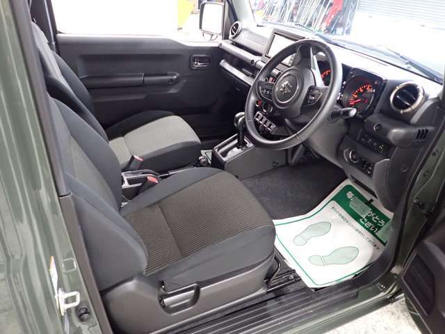 フロントシートは10mmの細かなピッチで、前後240mmのシートスライドが可能。さまざまな体格の人が最適なポジションで運転できます。