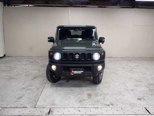 【LEDヘッドライト】悪天候や夜間走行時も良好な視界を確保し安心して運転できる高輝度LEDヘッドライトを装備！点灯速度が早く、消費電力も抑えられています