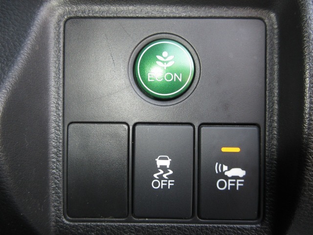 VSA（車両挙動安定化制御システム）とは従来の車輪のロックを防ぐABS、車輪の空転を抑制するTCSに加え、クルマの横滑り、曲がるを制御し走る・曲がる・止まるの全領域で安定性を確保するためのシステムです