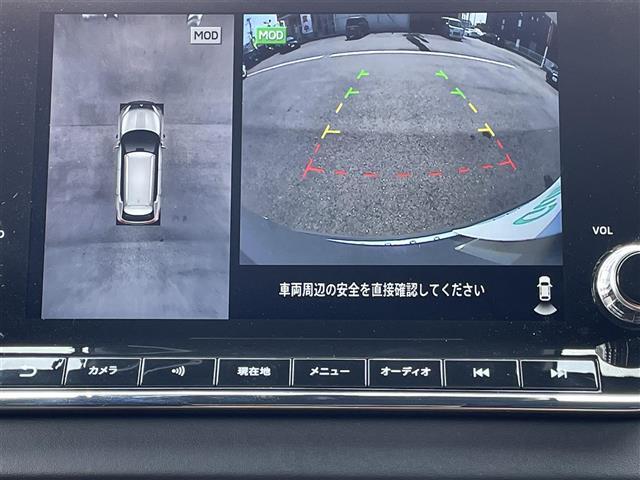 【マルチアラウンドモニター】まるでクルマを真上から見下ろしたかのような視点で駐車をサポートします！クルマの斜め後ろや真横など、前後左右の4つのカメラの映像が合成されて、モニターに映し出されます。