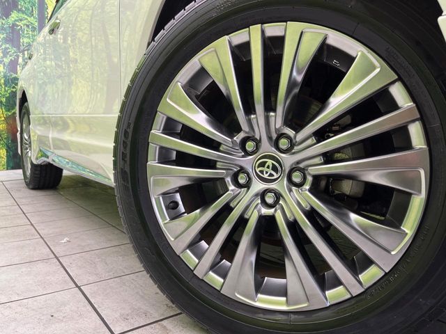 【純正19インチアルミホイール】外観にマッチした純正アルミホイールを装着しております。各種社外アルミホイールや、スタッドレスタイヤも取扱いしております。是非ご相談ください♪