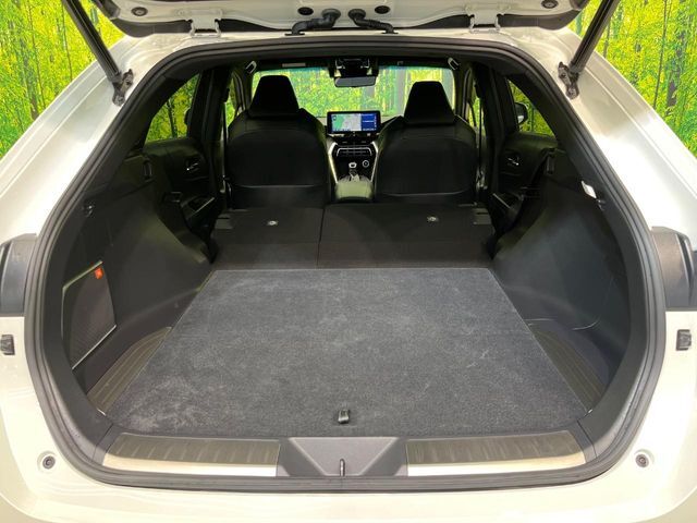 ラゲッジルームは、大容量のスペースを確保。普段のお買い物からレジャーまで、幅広く活躍してくれます！また、リアシートを倒すことでバリエーション豊かにお使いいただけます。