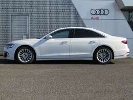 全車両に標準装備の純正アルミホイールは、純正ならではのバランスの良いデザインと、走行安定性をお楽しみ頂けます。