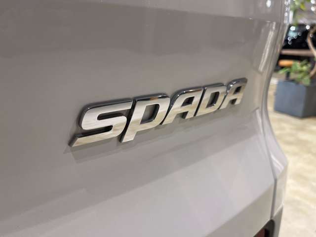 SPADA専用装備が装着され、エアロが標準でついてくるグレードになります。