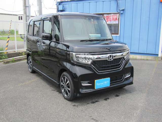 お車の車検・オイル交換・修理・板金塗装・ガラスの修理や交換・ボディの凹み直しのデントリペアーなどお車の事なら何でも対応できます。また、代車が必要な方は『無料』で貸出致します。お気軽にご相談くださいね♪